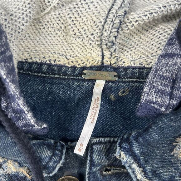 Free People Denim Jacket Womens M‎ Hoodie Knit Sleeves Distressed Trucker - Picture 3 of 8
